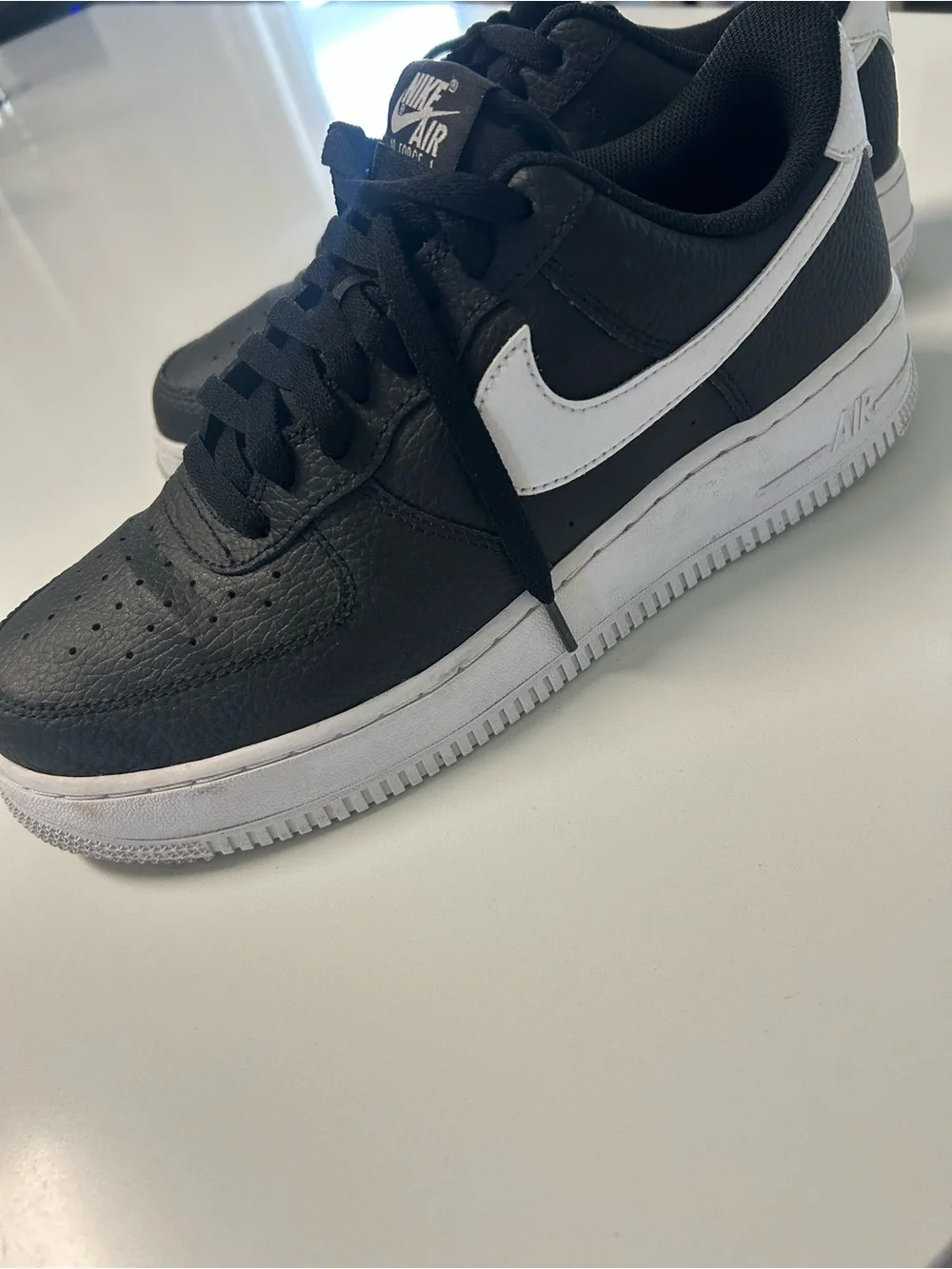 *Like New NIKE Air Force 1 Sneakers - Black/White